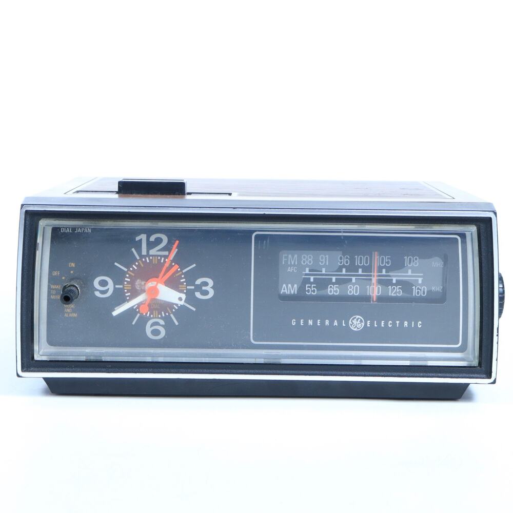 VTG General Electric GE Faux Wood AM/FM Model 7-4545A Clock Radio Tested Working